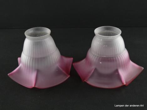 2-er Set Jugendstil Lampenschirm gebraucht, Glas satiniert, stilisierte Blüte, ab der Schirmmitte farbig rot gefasst, sechsfach spitz aufgezogener Rand, Nostalgie Ersatzschirm D: ca.17cm, H: ca.11cm, Griffrand 6cm, herstellungsbdingte Lufteinschlüsse