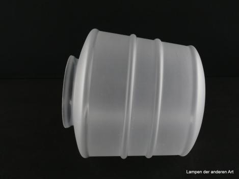 Art Deco Lampenschirm gebraucht, Glas satiniert grau, Form einer Tonne, abgerundeter Schirmabschluss, Wandung mittig durch zwei aufgeworfene Ringe strukturiert, Nostalgie Ersatzglas, Ersatzschirm D: ca.17cm, H: ca.18cm, Glashalter Griffrand 10cm, liegend