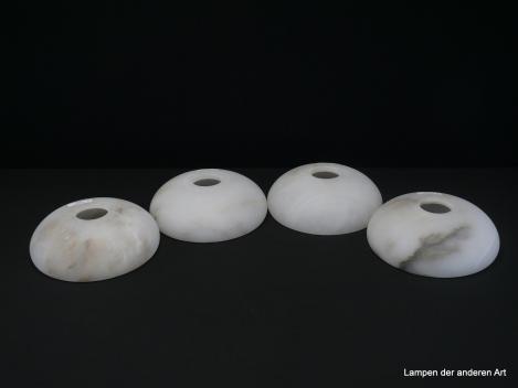 4-er Set Alabaster Lampenschalen gebraucht, nur im Set erhältlich, weiß/grau/braun, farblich zueinander passend aber verschieden marmoriert, Zustand - siehe Fotos, Nostalgie Ersatzschirm D: ca.18cm, H: ca.6cm, ohne Glashalter Griffrand, Loch gemessen 45mm