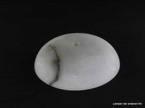 Alabaster Baldachin gebraucht, schwarz weiß grau marmoriert, durchscheinende Art von Gips, ähnelt Milchglas bzw. Marmor, Halbschale D: ca.18cm H: ca.4,5cm, Bohrung 12mm