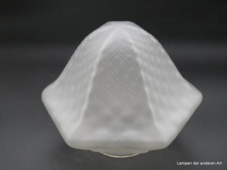 Jugendstil Lampenschirm gebraucht, Glas satiniert grau, von der Schirmspitze aus größer werdende Rauten im Relief, Kegelform,  sechsfach gekantete Wandung, Ersatzschirm D: 19cm, H: 15cm, Griffrand 8cm