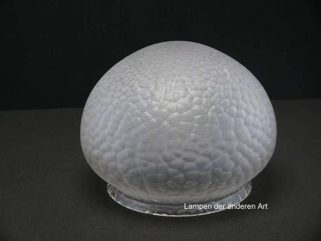 Jugendstil Lampenschirm gebraucht, geschlossenes Glas, kugelförmig, grau satiniert und leicht reliefierte Oberfläche, Nostalgie Ersatzglas D: ca.20cm, H: ca.15cm, Glashalter 16cm