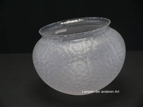 Jugendstil Lampenschirm gebraucht, geschlossenes Glas, kugelförmig, grau satiniert und leicht reliefierte Oberfläche, Nostalgie Ersatzglas D: ca.20cm, H: ca.15cm, Glashalter 16cm, liegend