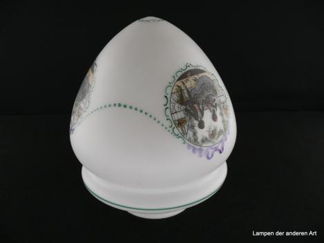 Jugendstil Lampenschirm gebraucht, Glas weiß opal mit überwiegend schwarzem Dekor "Liebespaar", viktorianischer Stil, Szenen farbig umrandet, elegant gekleidetes Paar in drei verschiedenen Darstellungen beim Rendezvous, Nostalgieglas, Griff 10cm
