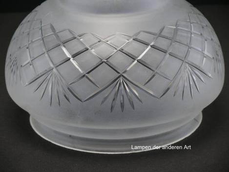 Preview: Jugendstil Lampenschirm, Kuppelschirm gebraucht, Glas grau satiniert mit Schliff, final Strahlen, umlaufend Rautenband, Wandung zweifach geschnürt, D: ca. 20cm, H: ca. 15cm, antikes Ersatzglas, Detail Schliffband
