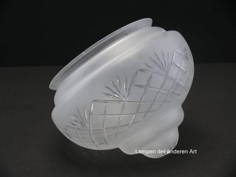 Preview: Jugendstil Lampenschirm, Kuppelschirm gebraucht, Glas grau satiniert mit Schliff, final Strahlen, umlaufend Rautenband, Wandung zweifach geschnürt, D: ca. 20cm, H: ca. 15cm, antikes Ersatzglas, liegend