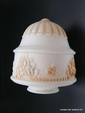 Jugendstil Lampenschirm gebraucht opal weiß mit Blumenrelief, teilweise gelb-orange bemalt, Griffrand 8cm D: 20cm H: 22cm