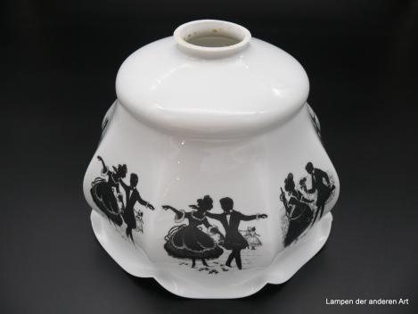 Jugendstil Lampenschirm gebraucht, Glas weiß opal mit schwarzem Dekor "Stelldichein", elegant gekleidetes Paar in drei verschiedenen Szenen beim Rendezvous, Nostalgieglas D: 22cm, H: 16cm, Griffrand 6cm