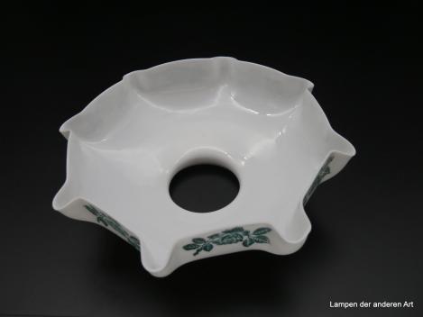Jugendstil Lampenschirm gebraucht, Glas opal weiß Rosendekor dunkelgrün, gekniffener, ausgestellter Rand, Ersatzschirm D: 22cm, H: 7cm, Griffrand 8cm von unten