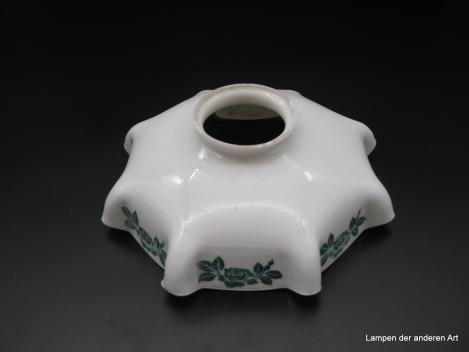 Jugendstil Lampenschirm gebraucht, Glas opal weiß Rosendekor dunkelgrün, gekniffener, ausgestellter Rand, Ersatzschirm D: 22cm, H: 7cm, Griffrand 8cm