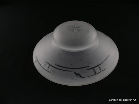 Jugendstil Lampenschirm gebraucht, Glas, satinierte Oberfläche, breite Schulter mit Kerbschliff verziert, abgeschnürtes Endstück halbrund mit Sternschliff,  Nostalgie Ersatzschirm D: 23cm, H: 10cm, Glashalter Griffrand 20cm