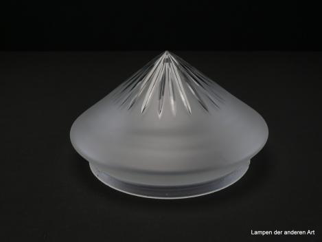 Jugendstil Lampenschirm gebraucht, antikes geschlossenes Glas grau satiniert, kegelförmig ausgestaltete Wandung, geschliffenes Strahlendekor im Zentrum der Kegelspitze, Ersatzschirm für alte Lampen, D: ca.23cm, H: ca.13cm, Glashalter Griffrand 20cm