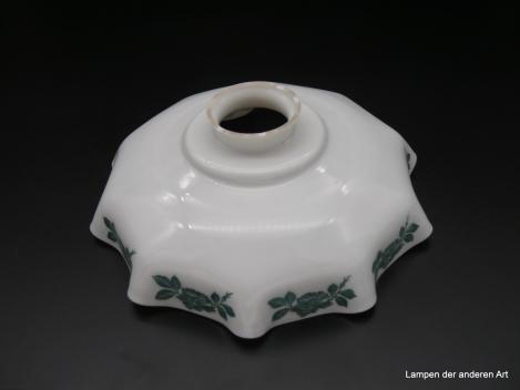 Jugendstil Lampenschirm gebraucht, Glas opal weiß, Rosendekor dunkelgrün, gekniffener, ausgestellter Rand, Ersatzschirm D: 22cm H: 7cm, Griffrand 6cm