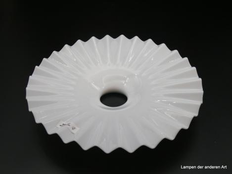 Jugendstil Lampenschirm, Faltenschirm gebraucht, opal weiß, D: 24cm, H: 5cm, Griff-Rand 6cm von unten