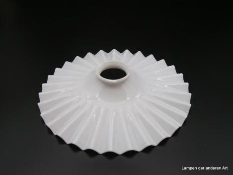 Jugendstil Lampenschirm, Faltenschirm gebraucht, opal weiß, D: 24cm, H: 5cm, Griff-Rand 6cm
