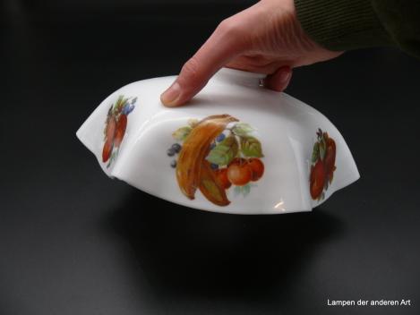 Jugendstil Lampenschirm gebraucht, Glas opal weiß mit Früchtedekor, verschiedene Motive, gekniffener Rand, Ersatzschirm D: 24cm, H: 9cm, Griffrand 6cm, verschiedene Früchte