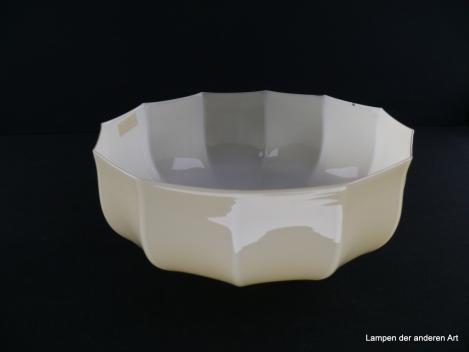 Jugendstil Lampenschirm gebraucht, Glas, innen weiß, außen elfenbeinfarben, breite Schulter mit einer kurzen Stufe, Wandung regelmäßig gekniffen, Nostalgie Ersatzglas für alte Lampen D: 24cm, H: 12cm, Glashalterand Griffrand 8cm, von unten