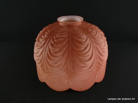 Jugendstil Lampenschirm gebraucht, ziegelfarben, innen weiß, halbkugelförmiges Glas, reliefierter Faltenwurf, unterer Wandungsabschnitt breites Band mit aneinander gereihten Ovalen, gebogter Abschlussrand, Nostalgie Ersatzglas, Griffrand 8cm