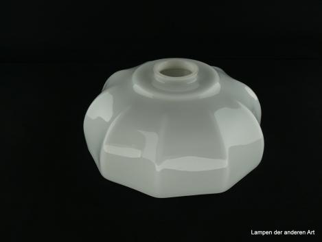Jugendstil Lampenschirm gebraucht, Glas weiß, gestufte Schulter, gekniffene bauchige Wandung, Nostalgie Ersatzschirm D: ca.25cm, H: ca.11cm, Glashalter Griffrand 6cm - aber sehr kurz