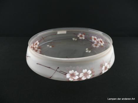 Jugendstil Lampenschirm gebraucht, Glas grau satiniert, Kirschblüten handgemalt in Emailfarben, D: 25cm, H: 11cm, Griffhalter 6cm, japanaisches Flair für Ihr zu Hause, von unten