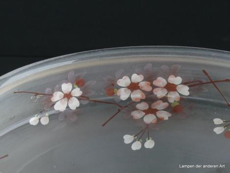 Jugendstil Lampenschirm gebraucht, Glas grau satiniert, Kirschblüten handgemalt in Emailfarben, D: 25cm, H: 11cm, Griffhalter 6cm, japanaisches Flair für Ihr zu Hause, Detail Bemalung