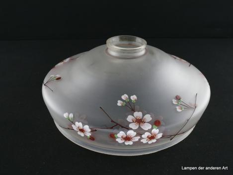 Jugendstil Lampenschirm gebraucht, Glas grau satiniert, Kirschblüten handgemalt in Emailfarben, D: 25cm, H: 11cm, Griffhalter 6cm, japanaisches Flair für Ihr zu Hause