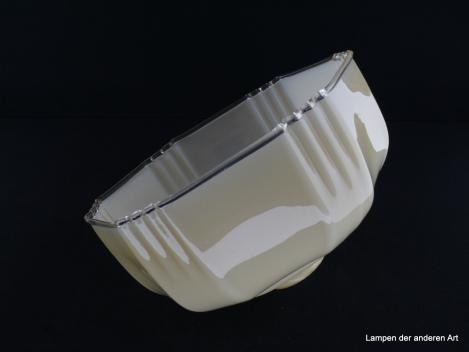 Jugendstil Lampenschirm gebraucht, Glas elfenbeinfarben, kantige Wandung, sechsfach mit je vier Kerben senkrecht gekniffen, Klarglasfaden als Abschlussrand, Nostalgie Ersatzglas für alte Lampen D: ca.25cm, H: ca.13cm, Glashalter Griffrand 6cm, von unten
