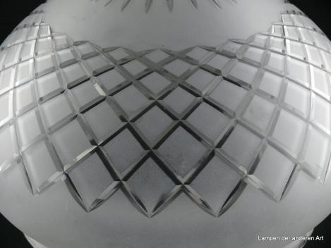 Originalschirm aus der Zeit des Jugendstils, Glas grau satiniert, Kerbschliff Dekor
