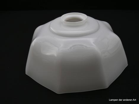 Jugendstil Lampenschirm gebraucht, schöner Glasschirm, opal weißer Grund, gekniffene Wandung, zum Rand hin leicht ausgestellt, Nostalgie Ersatzschirm H: 10,5cm, D: 25cm, Glashalter Griff-Rand 6cm