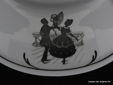 Jugendstil Lampenschirm gebraucht, Glas Schüsselform, Scherenschnittmotiv schwarz auf opal weißem Grund, galanter Herr umspielt seine angebetete Dame in vier dargestellten Episoden, Nostalgie Ersatzschirm für alte Lampen, Glashalterand 6cm, Tanzszene