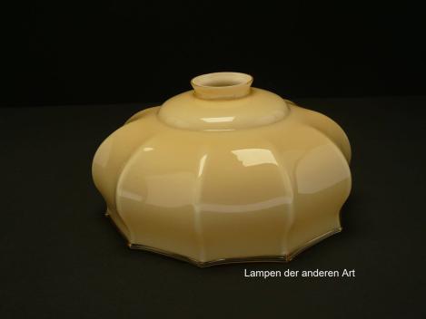 Jugendstil Lampenschirm gebraucht, Glas außen gelb, innen weiß, in die Rundung vertikal gekniffene Abtrennungen, Klarglasfaden als Abschlussrand, Nostalgie Ersatzglas für alte Lampen D: ca.25cm, H: ca.13cm, Glashalter Griffrand 6cm