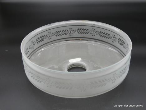 Jugendstil Lampenschirm gebraucht, Glas satiniert, kurzer gerader Zylinder verziert mit geätzten Ringlinien und dazwischen eine geätzte Blumen - Blattgirlande, Rand für Perlbehang, Ersatzschirm D: 25,5cm, H: 9cm, Griffrand 6cm, von unten