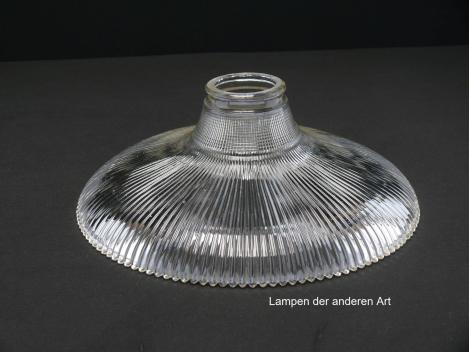 Lampenschirm gebraucht, dickwandiges Klarglas, für Vintage Beleuchtung, gerillte Wandung, gezackter Abschlussrand, Pressglas, Nostalgie Ersatzglas, Glashalter 6cm, ähnlich Holophane