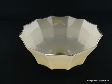 Jugendstil Lampenschirm gebraucht, Glas elfenbeinfarben, gerade Schulter, gekniffene zum Rand hin geweitete Wandung, Klarglasfadenrand, Nostalgie Ersatzschirm D: ca.26cm, H: ca.11cm, Glashalter Griffrand 6cm, von unten