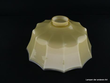 Jugendstil Lampenschirm gebraucht, Glas elfenbeinfarben, gerade Schulter, gekniffene zum Rand hin geweitete Wandung, Klarglasfadenrand, Nostalgie Ersatzschirm D: ca.26cm, H: ca.11cm, Glashalter Griffrand 6cm