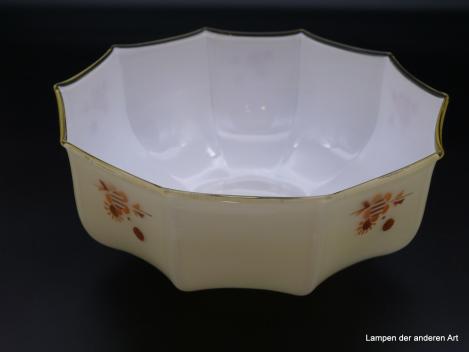 Original Art Deco Lampenschirm gebraucht, Glas außen hellgelb mit dezentem Spritzdekor, innen weiß, gekniffene Kanten,  D: 26cm, H: 13cm, Griff-Rand 6cm von innen