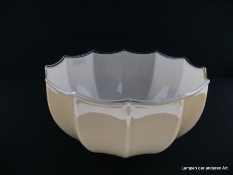 Jugendstil Lampenschirm gebraucht, Glas, außen elfenbein, innen weiß, klarer Glasfaden als Abschluss am unteren Rand, bauchige Form, Wandung regelmäßig durch senkrecht verlaufende Kniffe verziert, Nostalgieglas, D: 26cm, H: 15cm, Glashalter 8cm, von unten