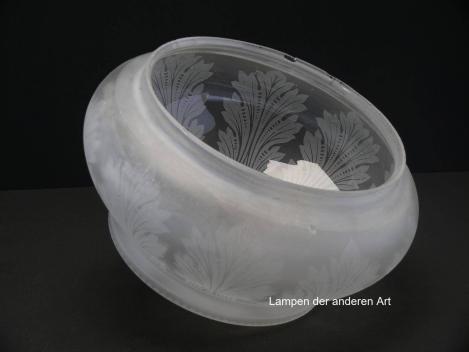 Preview: Jugendstil Lampenschirm gebraucht, Kuppel Halbkugel Glas grau satiniert und Ätzdekor, stilisiertes Eichenlaub, getreppt, Nostalgie Ersatzglas D: ca.26cm, H: ca.16cm, Glashalter Griffrand 20cm, seitlich
