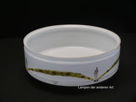 Preview: antikes Jugendstilglas opal weiß, Verzierung umlaufende Girlande grün mit kleinen Blümchen, Rand der Schulter mit Golddekor, Glashalter 6cm, Ersatzschirm, von unten