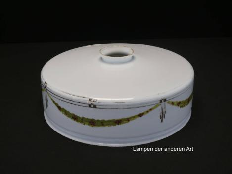 antikes Jugendstilglas opal weiß, Verzierung umlaufende Girlande grün mit kleinen Blümchen, Rand der Schulter mit Golddekor, Glashalter 6cm, Ersatzschirm