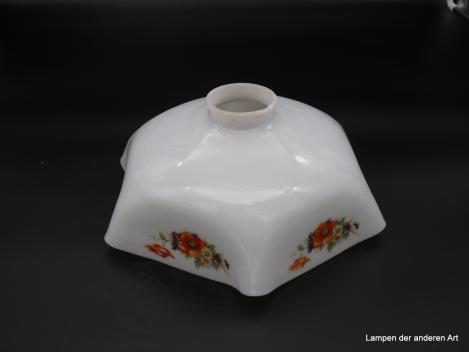 Jugendstil Lampenschirm gebraucht, Glas opal weiß, sechsfaches Blumendekor aus Mohnblumen, Kamille und Stiefmütterchen zwischen Blattgrün, antiker Ersatzschirm D: 27cm H: 11cm, Griffrand Glashalter 6cm