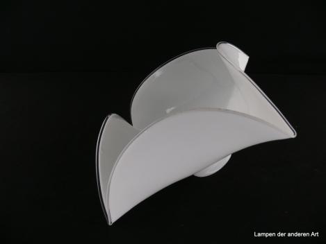 Jugendstil Lampenschirm gebraucht, Glas weiß glänzend, Quadrat, Seitenwände halbrund und nach innen gewölbt, durchsichtiger Glasfaden als Abschluss, Nostalgie Ersatzglas D: 28cm, H: 12cm, Glashalter Griffrand 6cm, liegend