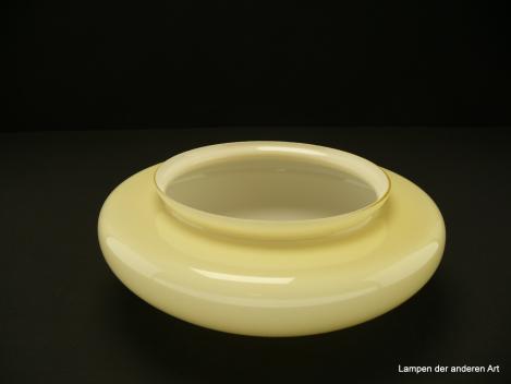 Jugendstil Lampenschirm gebraucht, geschlossenes Glas elfenbeinfarben, flacher Kuppelschirm, Nostalgie Ersatzglas, D: ca. 29cm, H: ca.10cm, Glashalter Griffrand 20cm, von unten