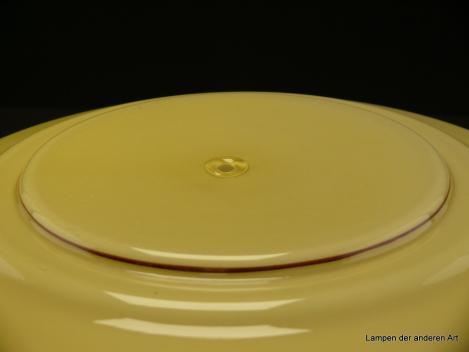 Jugendstil Lampenschirm gebraucht, geschlossenes Glas elfenbeinfarben, Spritzdekor farbig in orange-braun Tönen gefasst, Nostalgie Ersatzglas, D: ca. 35cm, H: ca.17cm, Achtung Sondergröße Glashalter, Detail Loch für Quaste