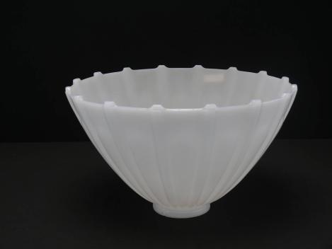 antiker großer Art Deco Lampenschirm gebraucht, stammt aus einer Zahnarztpraxis aus den 40iger Jahren, opal weiß, D: ca.31cm, H: ca.18cm, Gewicht 2kg, von unten