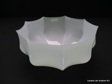 Jugendstil Lampenschirm gebraucht, Glas außen mintgrün, innen weiß, runde Form mit vertikalen Kniffen, breite Schulter, Nostalgie Ersatzschirm D: ca.26cm, H: ca.14cm, Glashalter Griffrand 6cm, von innen