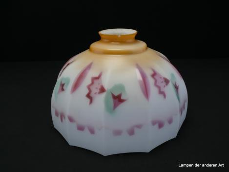 Jugendstil Lampenschirm gebraucht, Glas weißer Grund, Hals und Übergang zur Schulter orange, violett und grünes Spritzdekor, Nostalgie Ersatzglas für alte Lampen D: ca.30cm, H: ca.19cm, Glashalter Griffrand 8cm