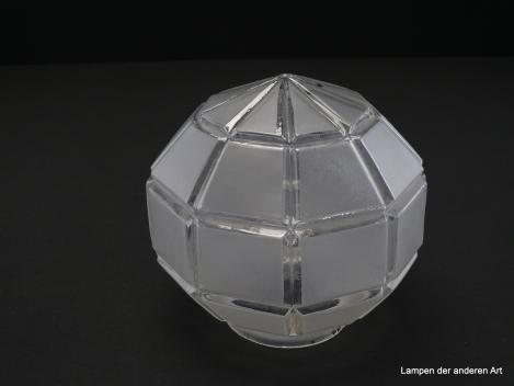 Art Deco Lampenschirm gebraucht, Kugelglas mit Prismen, satinierte Flächen, Nostalgie Ersatzschirm,  D: ca.15cm,  H: ca.15cm , Glashalter Griffrand 8cm