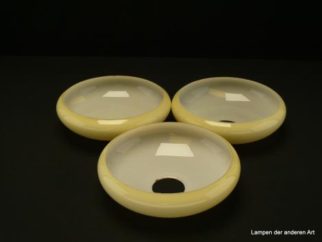 3-er Set Art Deco Lampenschale gebraucht, Glas, elfenbeinfarben, glatte glänzende Oberfläche, Nostalgie Ersatzglas D: ca.22cm, H: ca.6cm, ohne Glashalter Griffrand, Loch ca. 45mm, von unten