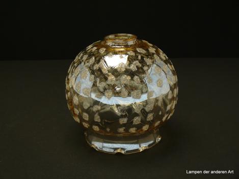 Vintage Lampenschirm, gebraucht, Glaskugel, Wandung mit geeisten Flecken verziert, Nostalgie Ersatzglas, D: ca.16cm, H: ca.16cm, ohne Griffrand Glashalter, Loch gemessen ca. 42mm, Bundhöhe 6mm
